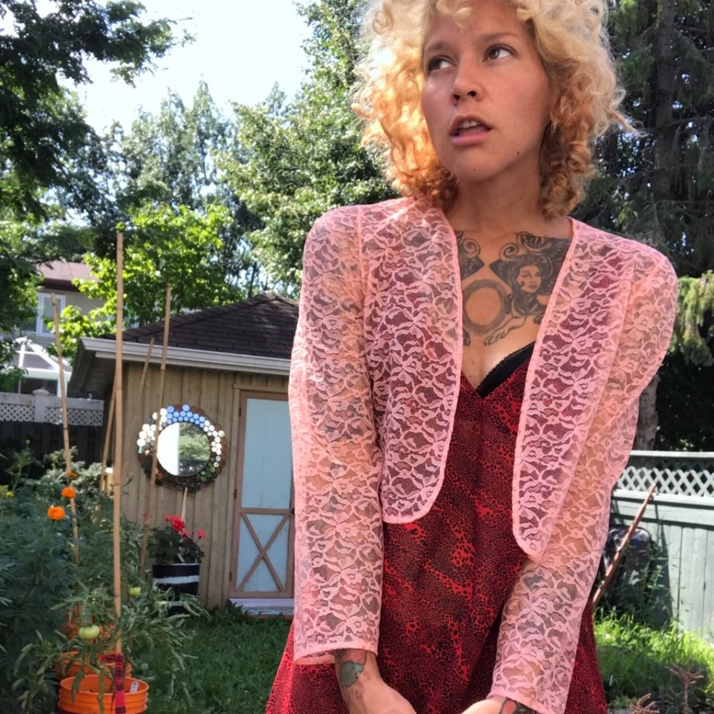 Cute af Vintage cropped lace blazer